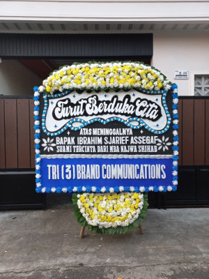 Papan Bunga Duka di Salubattang